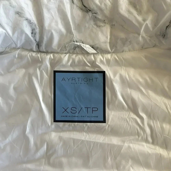 Ayrtight zippered vest. Size XS EUC - Picture 3 of 8